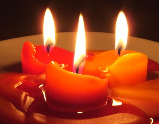 Drei Kerzen weiter